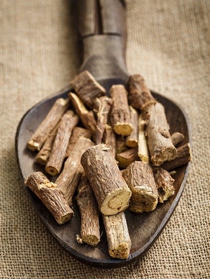 Licorice or Yastimadhu for Skin Glow, Psoriasis, PCOS and Weight Loss